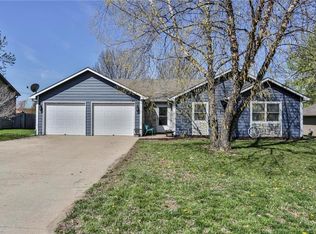 1182 S Bury St, Tonganoxie, KS 66086
