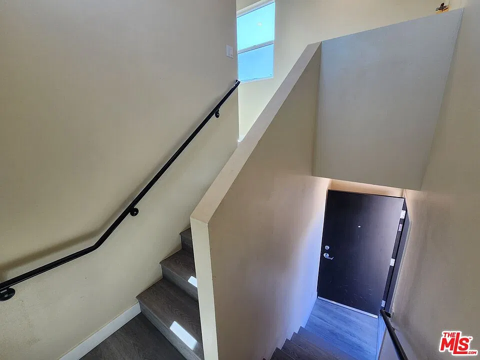 1 bed, 1.0 bath, 420 sqft, $1,950 — Photo 3