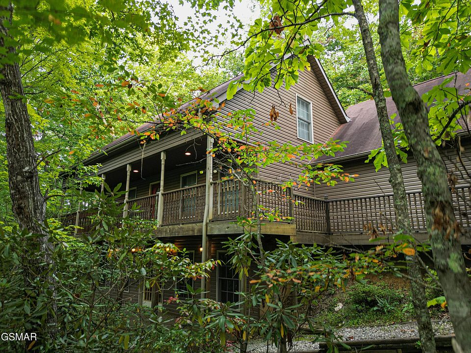 1st image of 521 Jefferson Rd