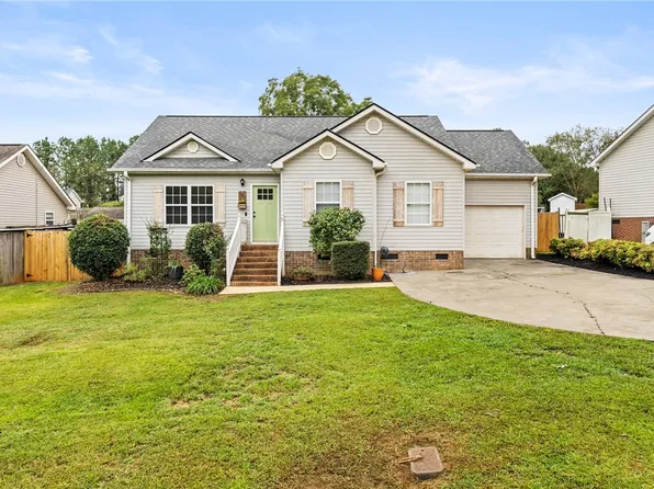 104 Brown Dr, Easley, SC 29642