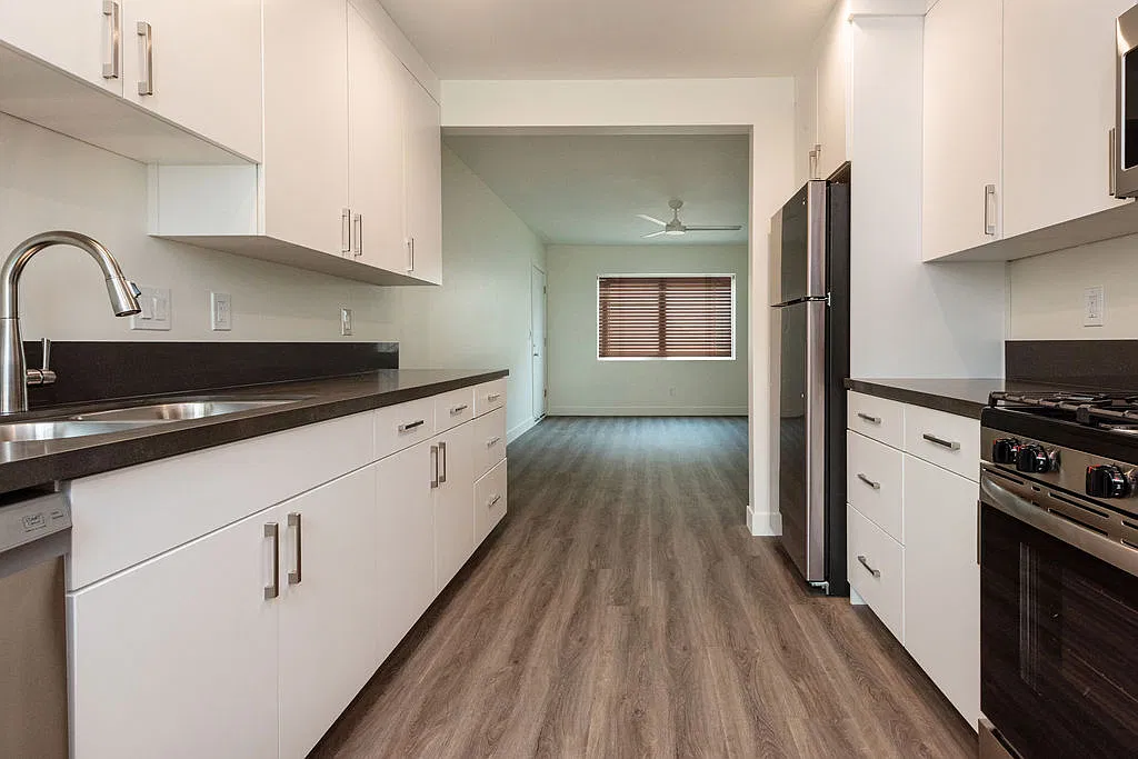 2 bed, 800 sqft, $3,895 — Photo 2