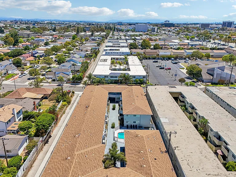 21007 Victor — Photo 30