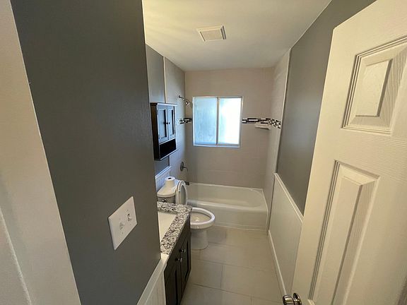 4th image of 2476 Carolyn Dr SE