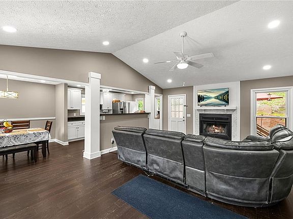 2nd image of 3285 Revere Cir