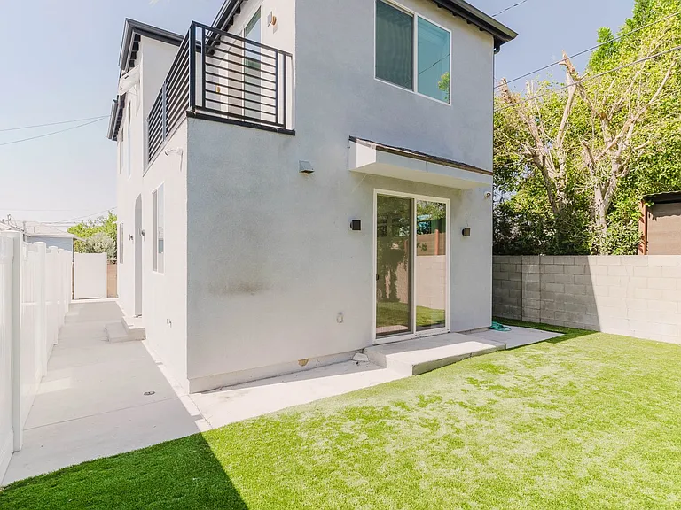 8107 Lemona Ave — Photo 22
