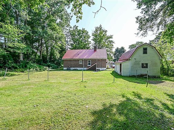 3rd image of 60 Locks Rd