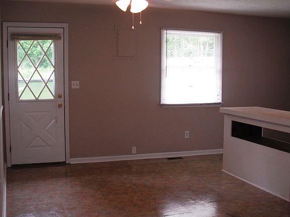 5th image of 33 Meadowbrook Dr