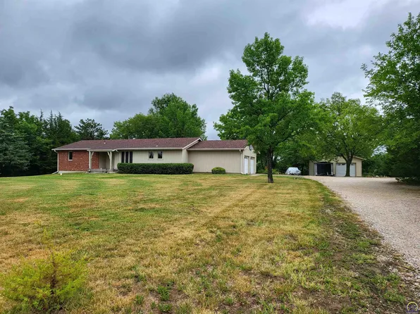4530 NW Green Hills Pl, Topeka, KS 66618