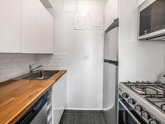 4th image of 288 Lexington Ave APT 12C