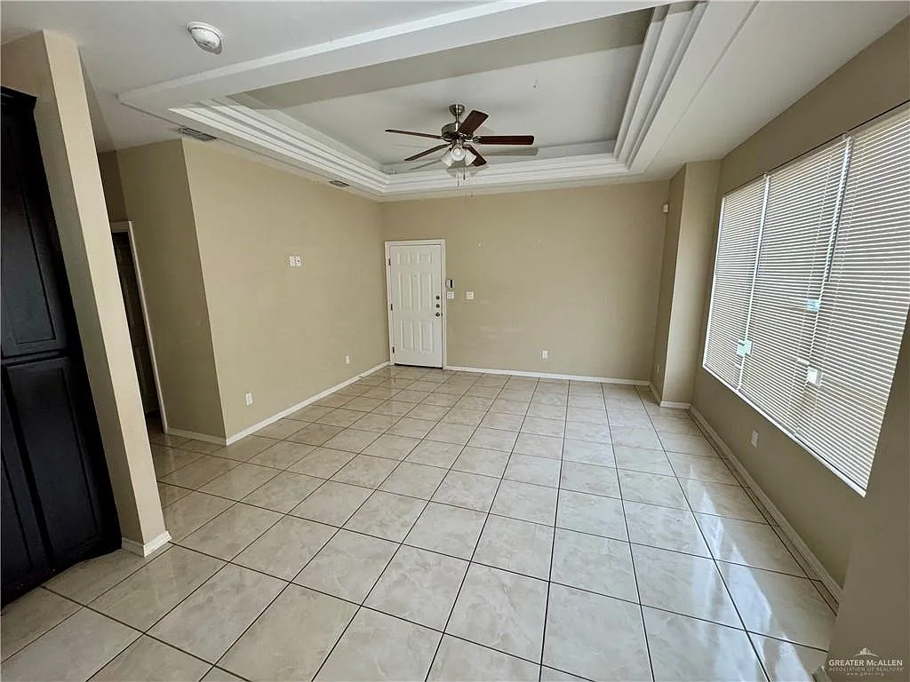 3 bed, 2.0 bath, 1163 sqft, $1,100 — Photo 2