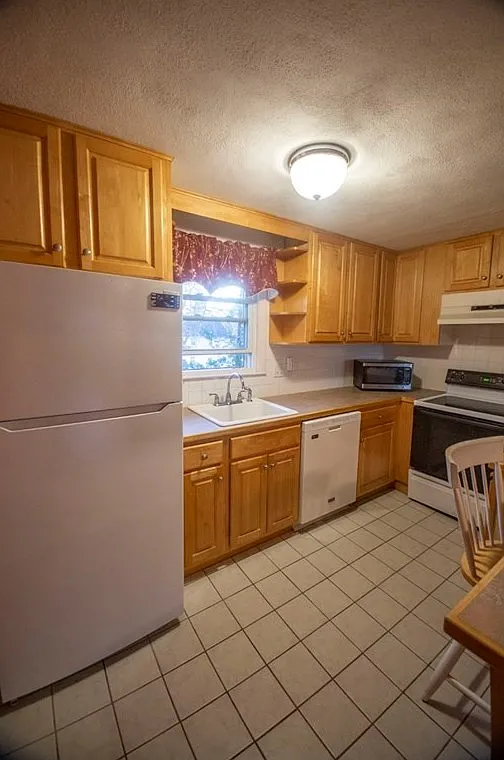 2 bed, $2,800 — Photo 1