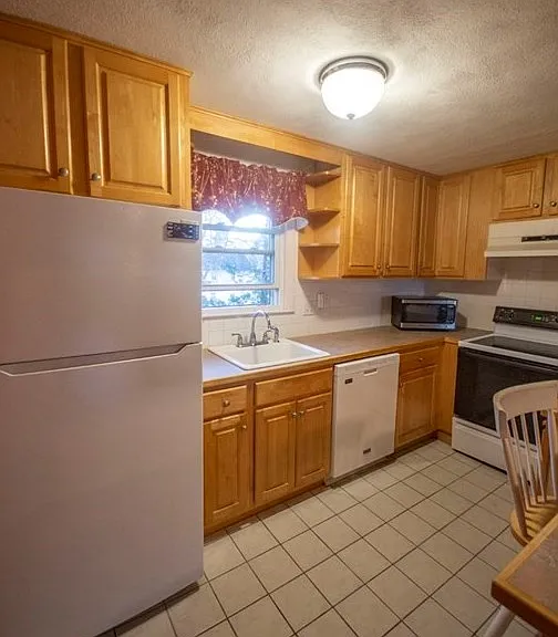 462 Nahatan St #A6 — Photo 1