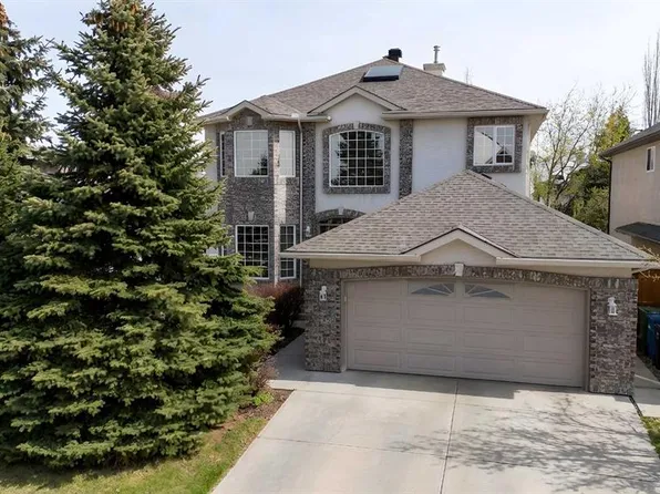 137 W Simcrest Hts SW, Calgary, AB T3H 4K2