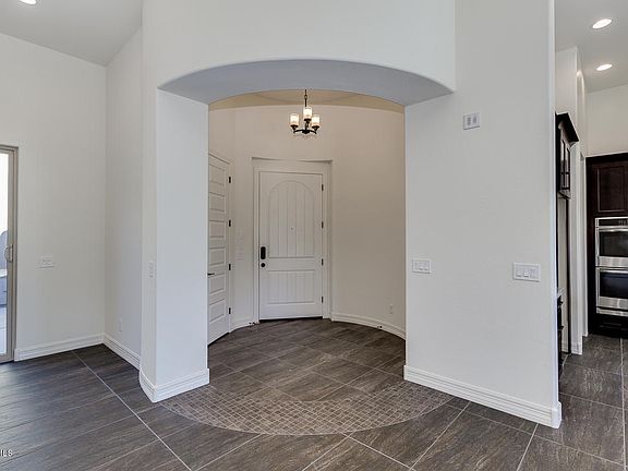 4th image of 2325 E Beechnut Pl