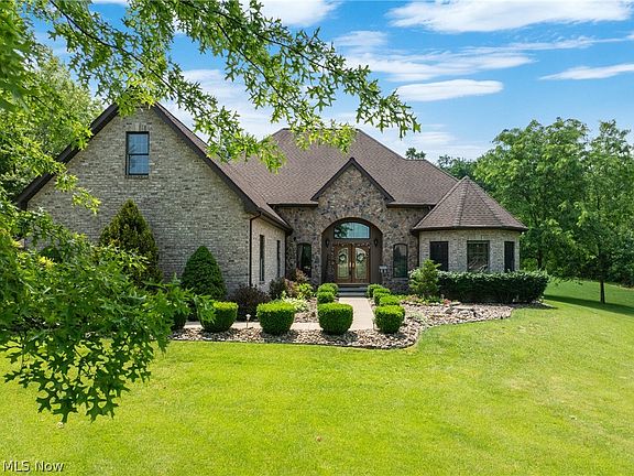 3rd image of 44290 Denise Ln