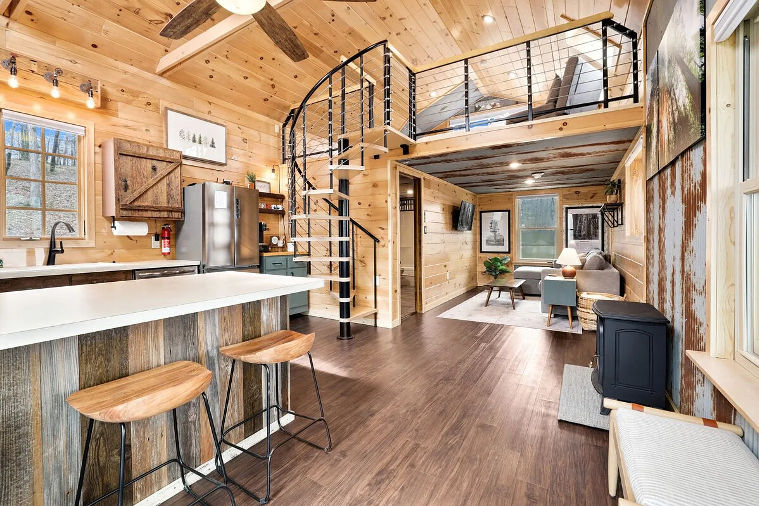 1 bed, 1.0 bath, 645 sqft, $4,890 — Photo 2