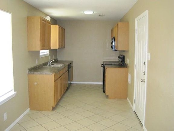 4th image of 408 Arlington St