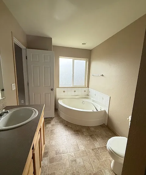 Soaking tub in the primary suite bathroom