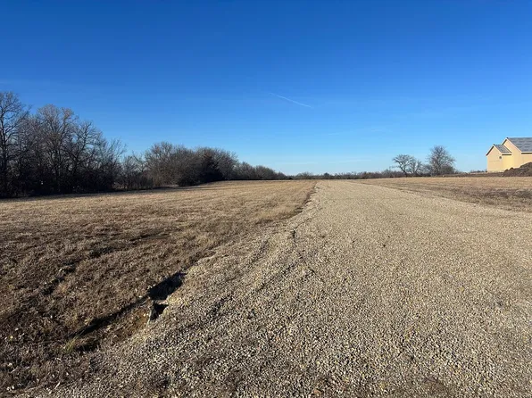 5826 SE 53rd St, Berryton, KS 66409