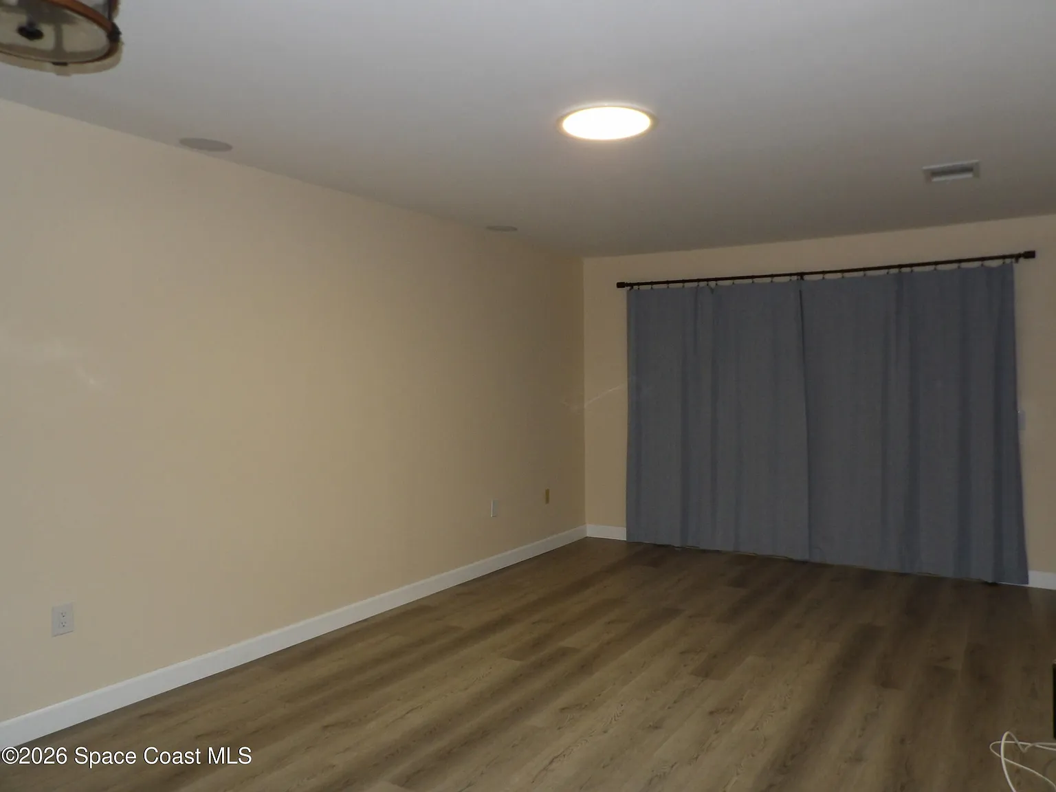 2 bed, 2.0 bath, 876 sqft, $1,795 — Photo 4