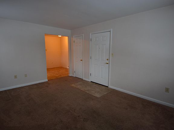 3rd image of 846 Youngs Ln APT 5