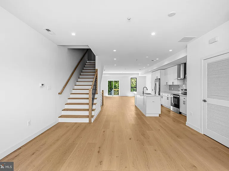 2530 B Elvans Rd SE — Photo 12