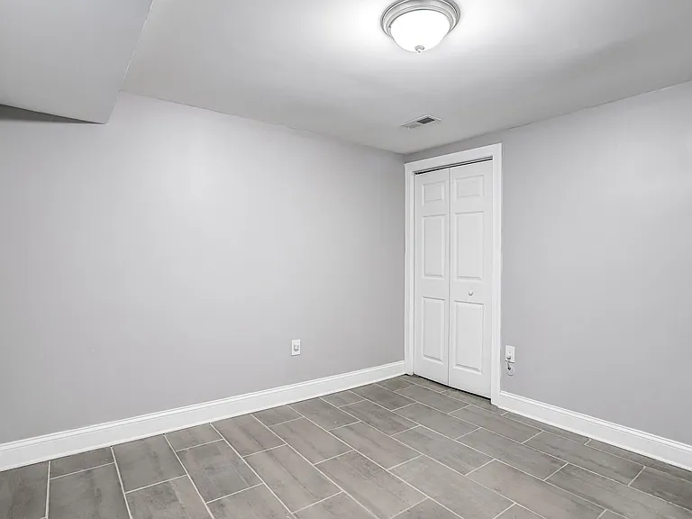 812 Burns St SE — Photo 24