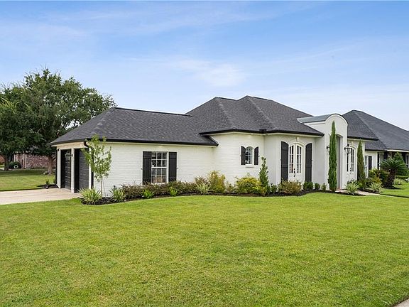 3rd image of 100 Oak Moss Dr