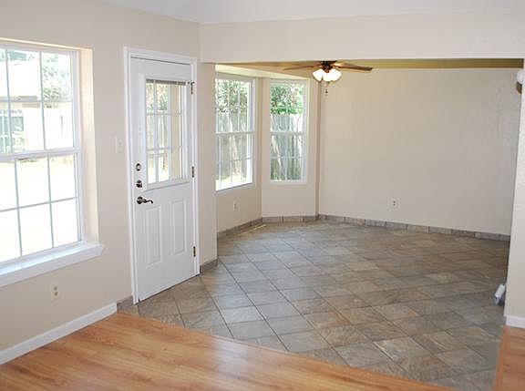 4th image of 8504 Crestview Dr