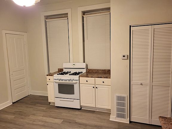 2nd image of 3234 W 23rd St Unit 202
