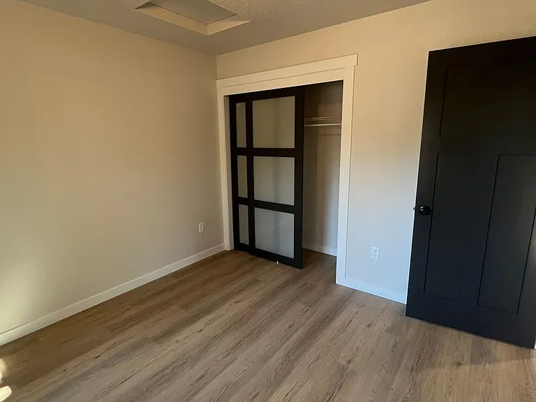 831 S Oak St — Photo 7