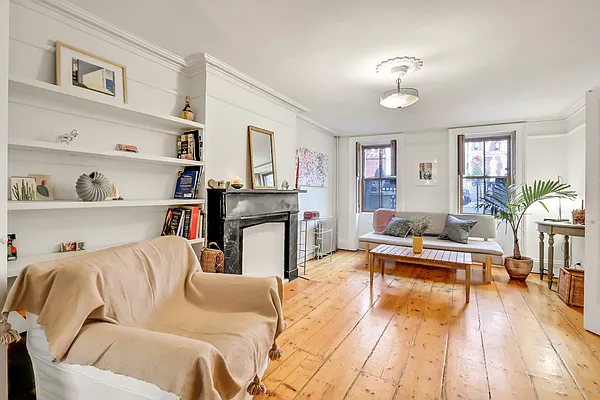 Sold by Dwell Residential Inc | media 6