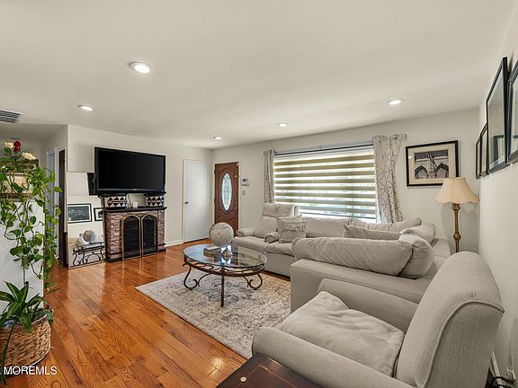 4th image of 709 Coral Way
