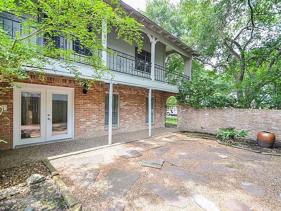 2nd image of 306 Bauxhall Ct