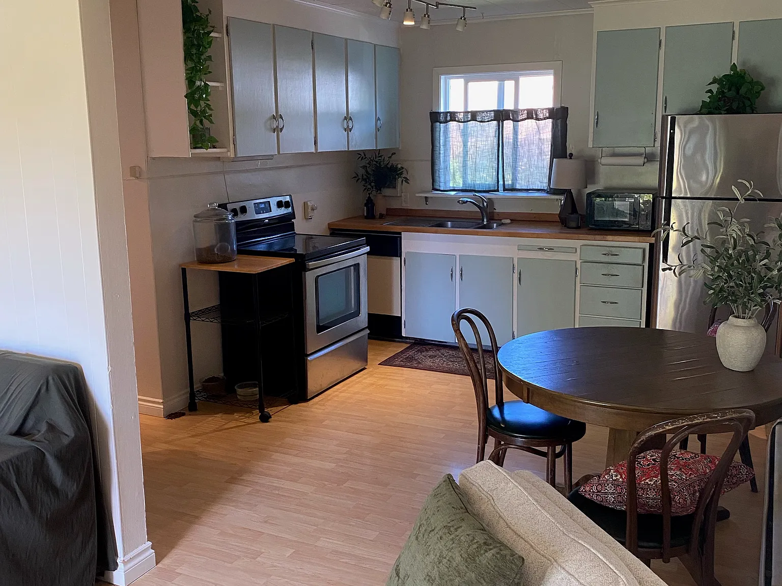 2 bed, 800 sqft, $2,600 — Photo 3