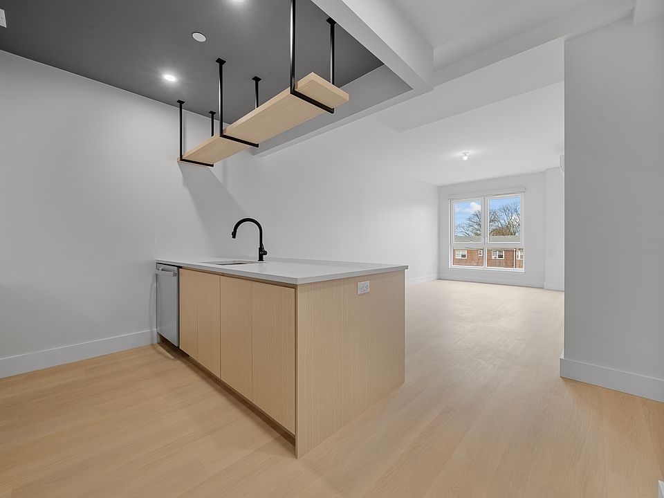 1st image of 77-63 Vleigh Pl #419
