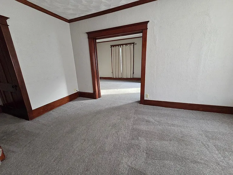 200 E Walnut St — Photo 8