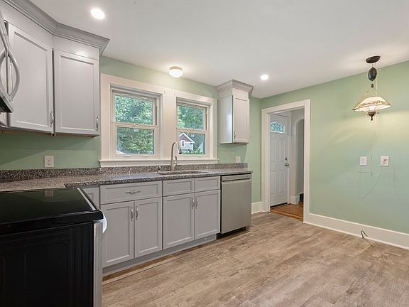5th image of 12 Cedar Ave