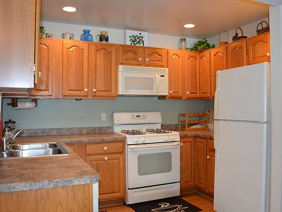 3rd image of 4910 W Oakwood Dr APT B