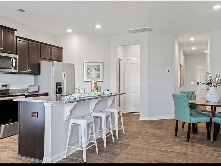 1293 Adrian Ct — Photo 3