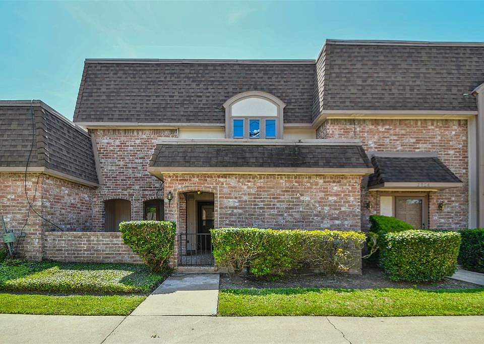 1st image of 2922 Camelot Ln