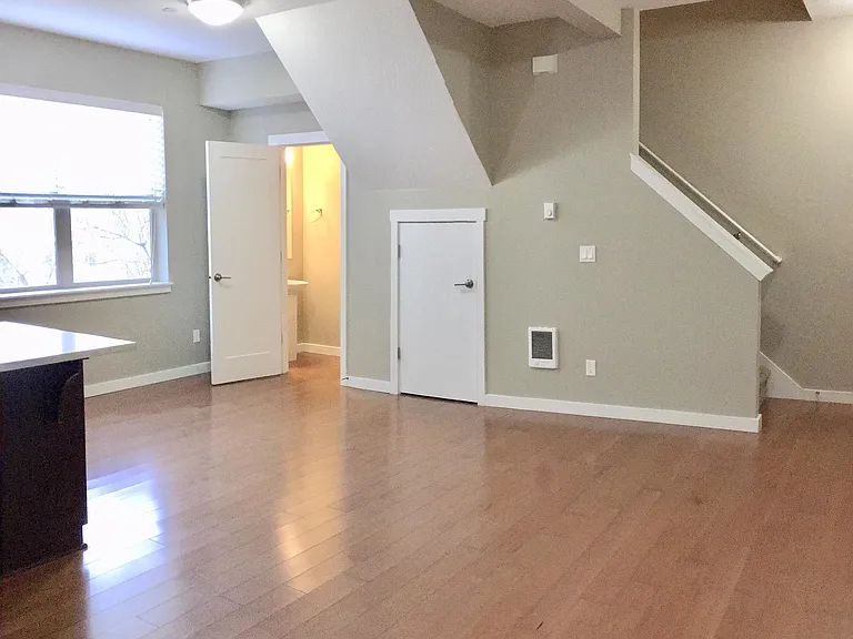 460 NE Simpson St — Photo 3