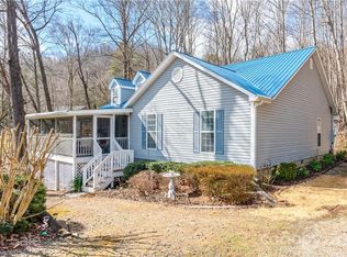 121 Cobblestone Dr, Waynesville, NC 28786
