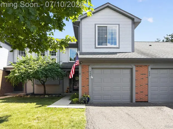 532 Winwood Cir, Walled Lake, MI 48390