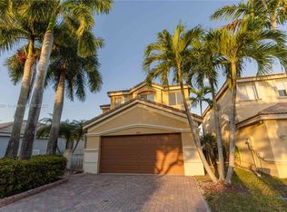 542 Conservation Dr, Fort Lauderdale, FL 33327