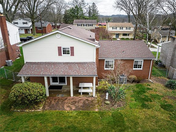 3rd image of 482 Dakota Dr