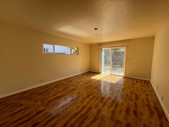 3rd image of 1080 Wallace Dr