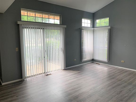3rd image of 30W010 Juniper Ct