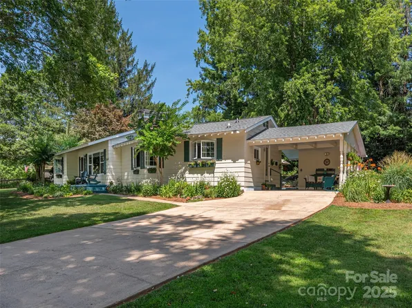 2859 N Lakeshore Dr, Lake Junaluska, NC 28745