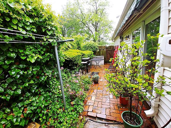 Private Side Patio
